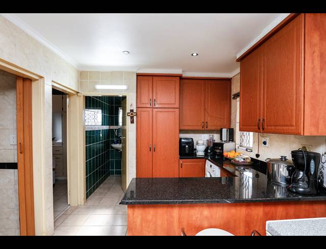 3 BEDROOM FREEHOLD FOR SALE IN NEWLANDS WEST